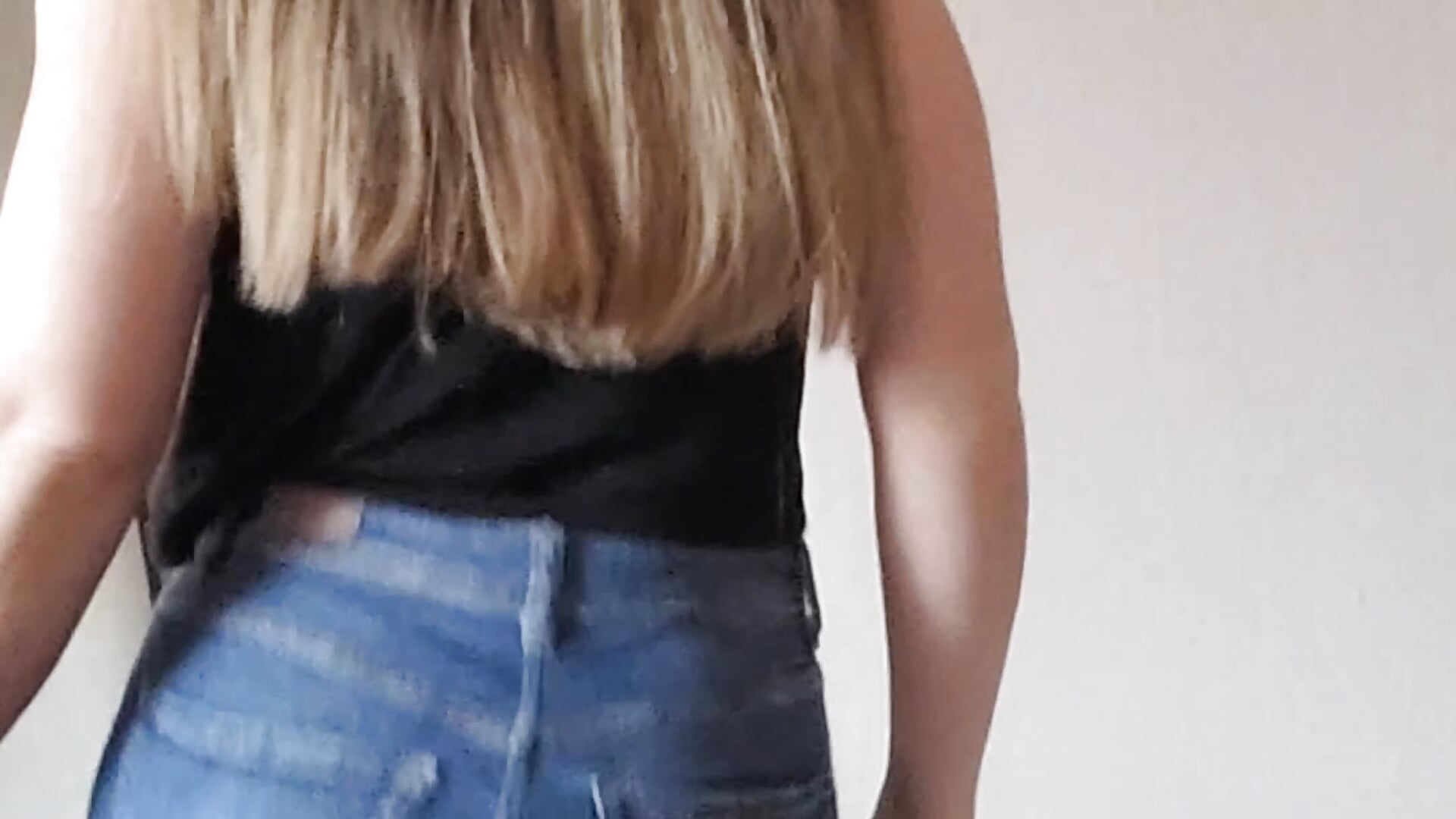 Shaking my ass :) seggrázás - video by Larawinters cam model