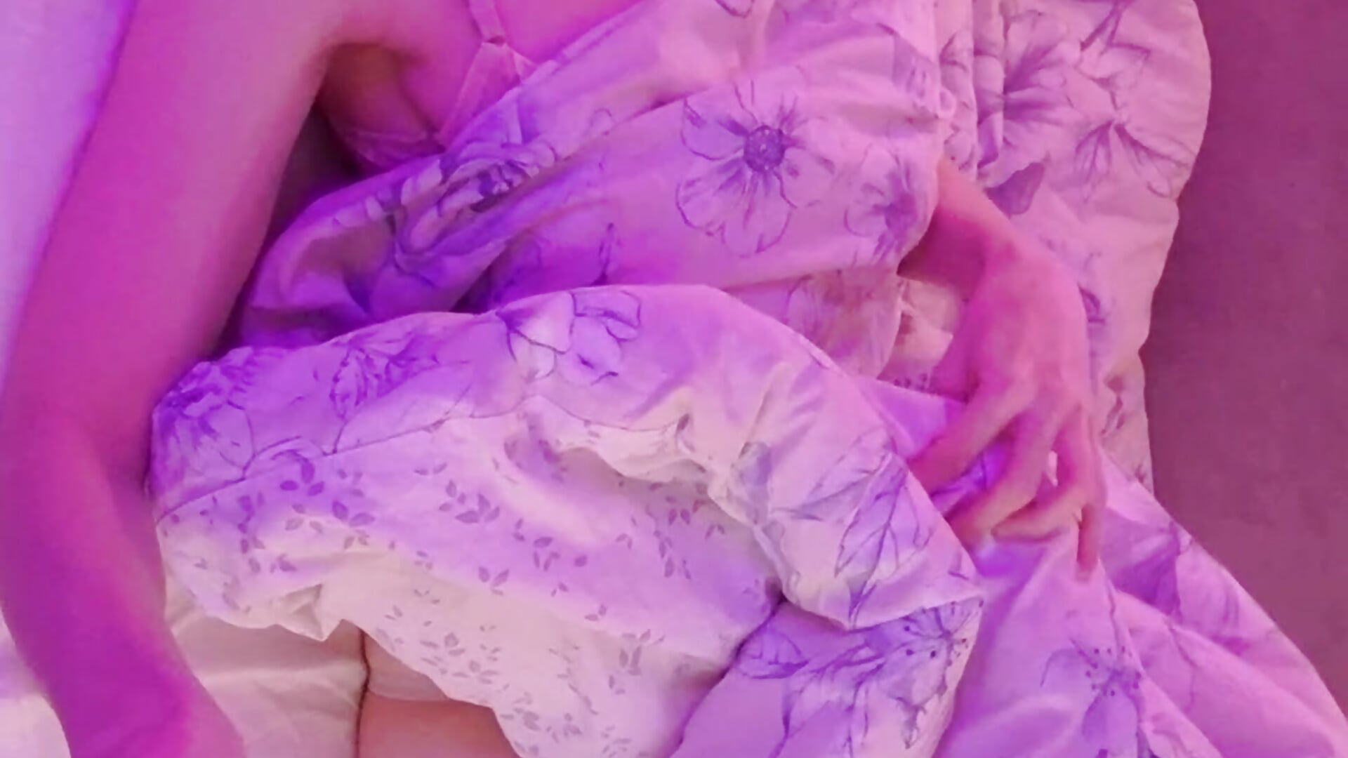 Between the Sheets 🤫 - video by Your_Librarian cam model