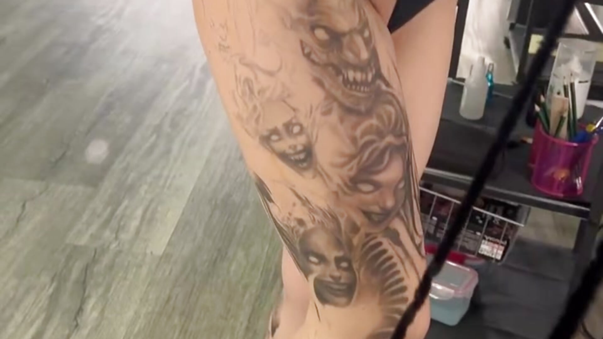 I continue to decorate my leg – video od webkamerové modelky EvaCanton