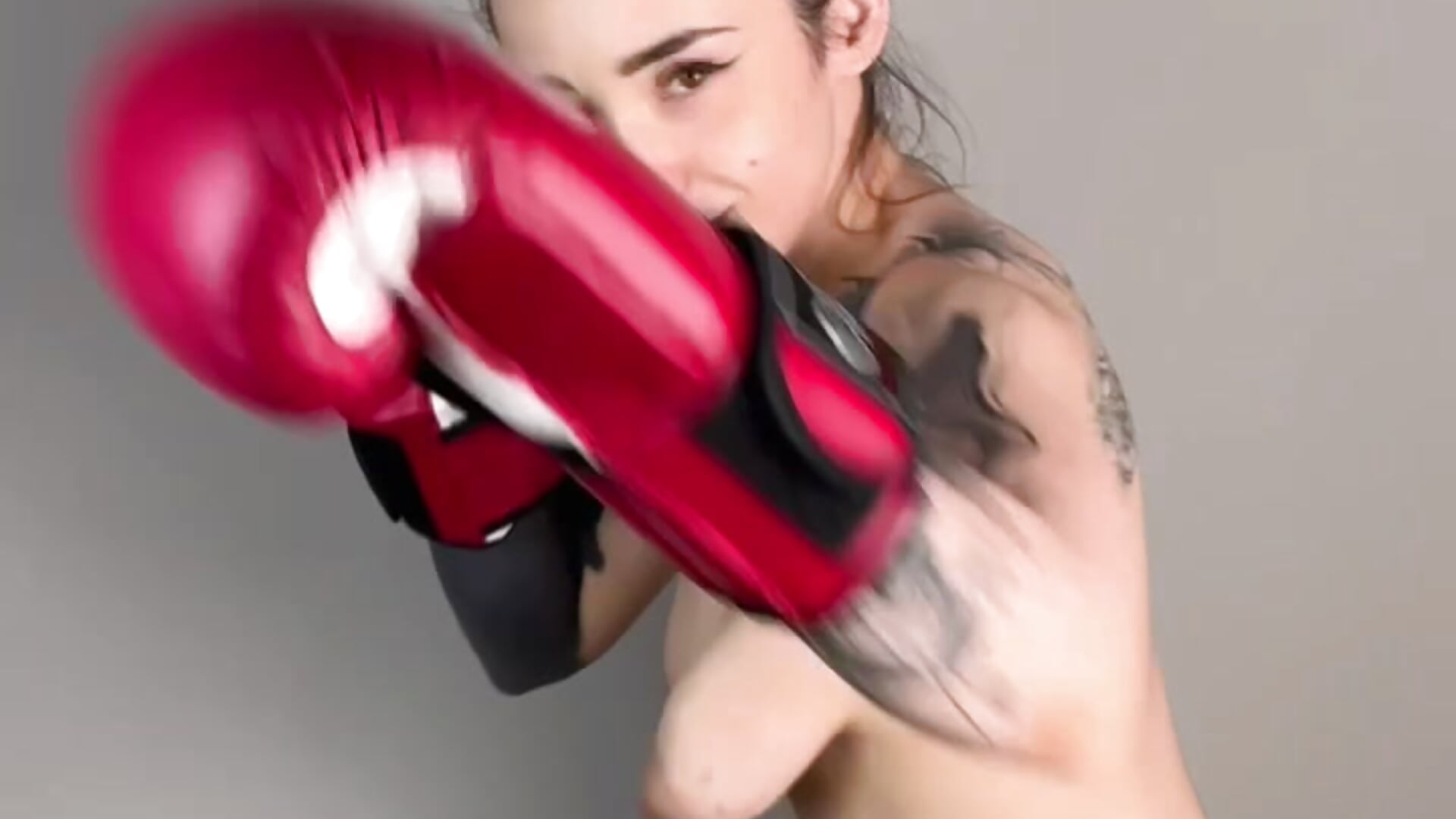 Sexy boxing - EvaCanton adlı kamera modelinin videosu