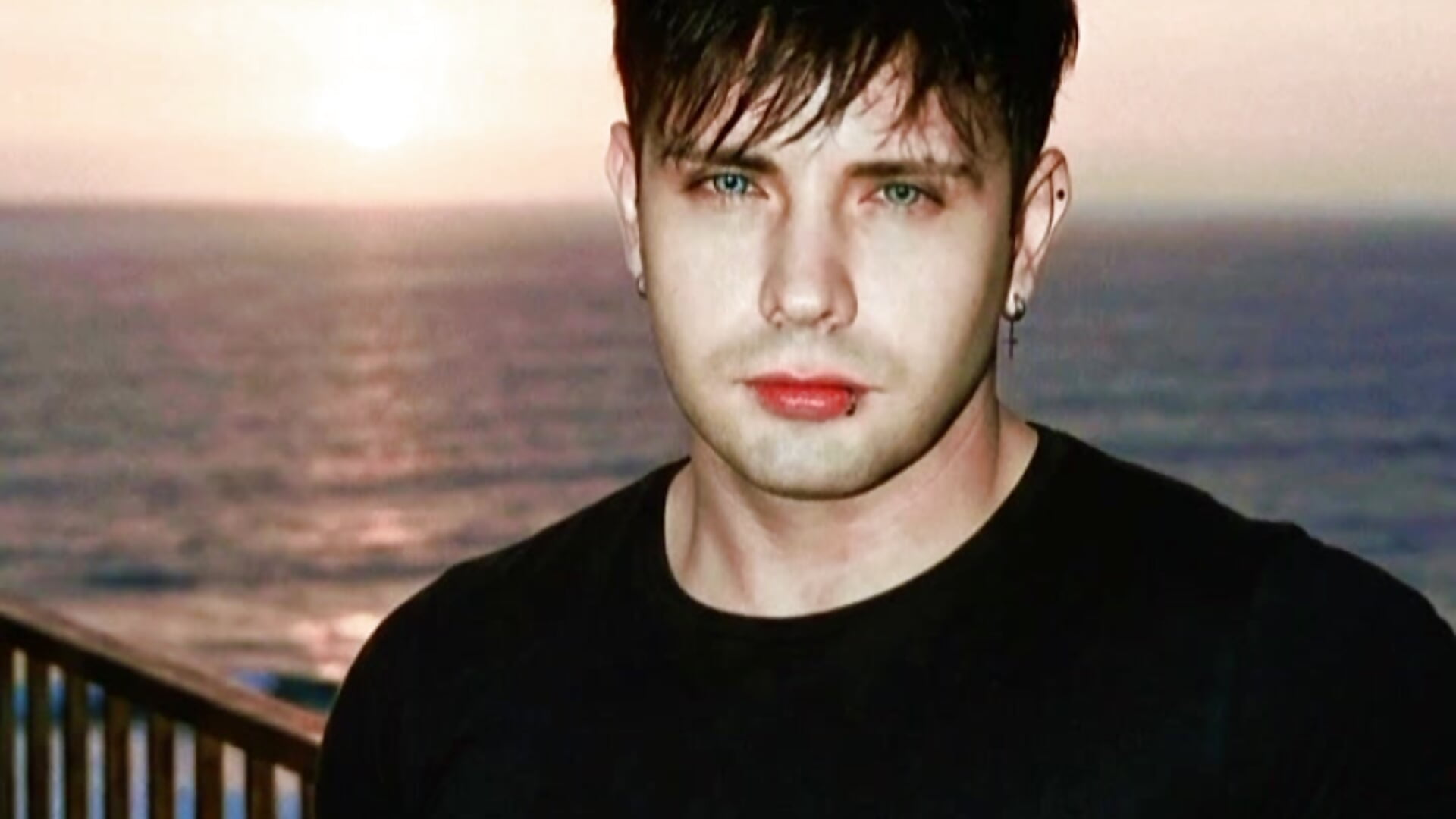 Love - відео від вебкаммоделі AlexisSpears_