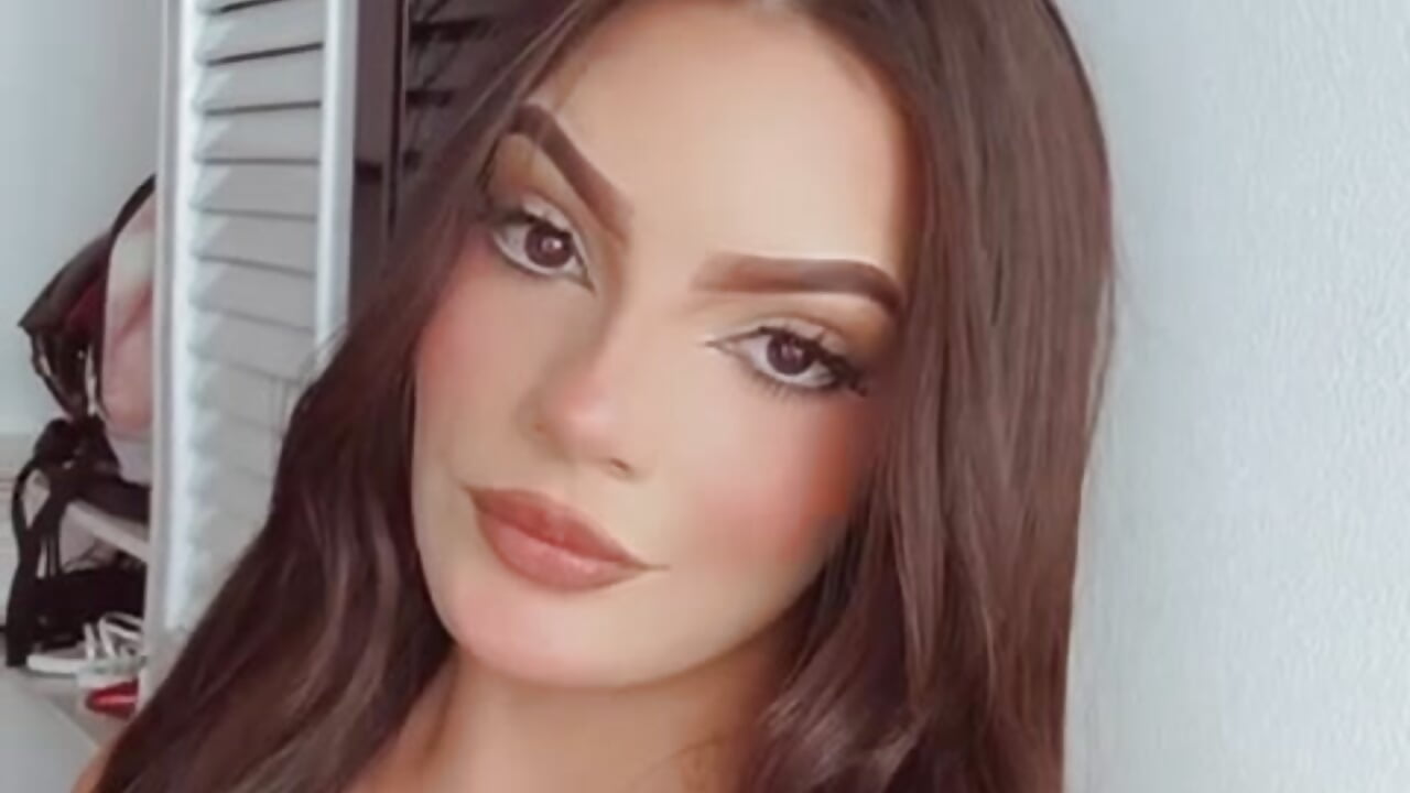 :* – video af IsabellaGrey19 cam-model