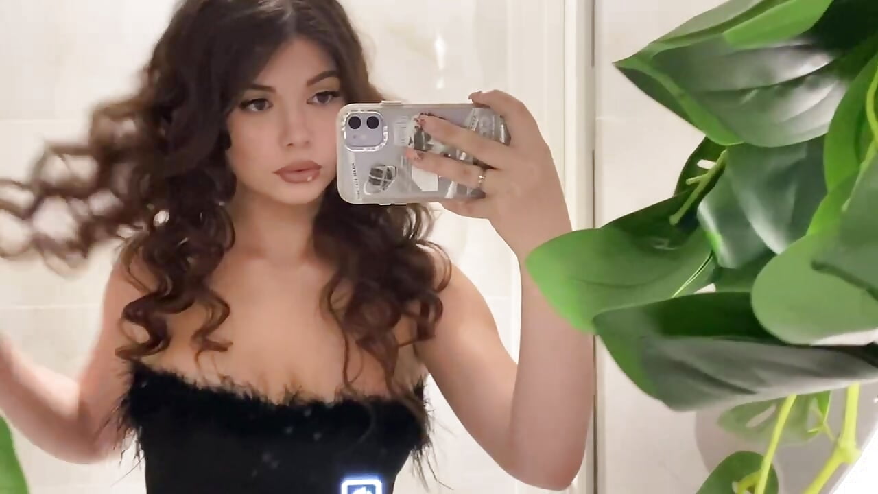 IMG_8946 - video by helengilmor cam model