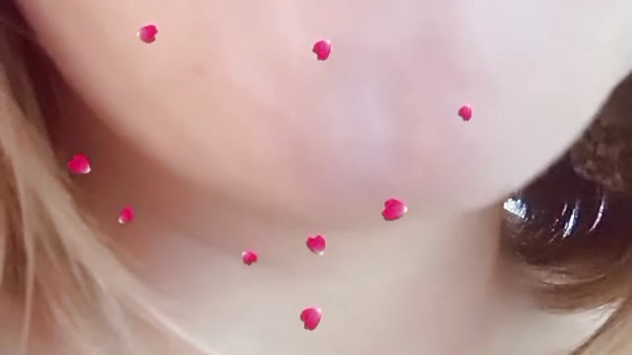 Delicious strawberry-flavored gloss to refresh and moisturize my beautiful, plump lips.m - video by Chanelll_Taylorr_ cam model