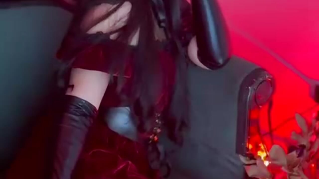 Heyyy where its my grandma?🥹🥵－カメラキャストのkatiepeach_の動画