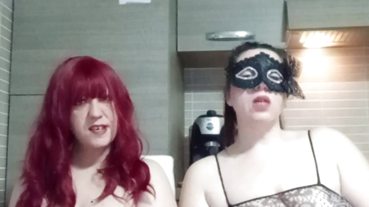 Cornuto guardaci mentre ci masturbiamo - video SinfulMarkedQueens kameramallilta