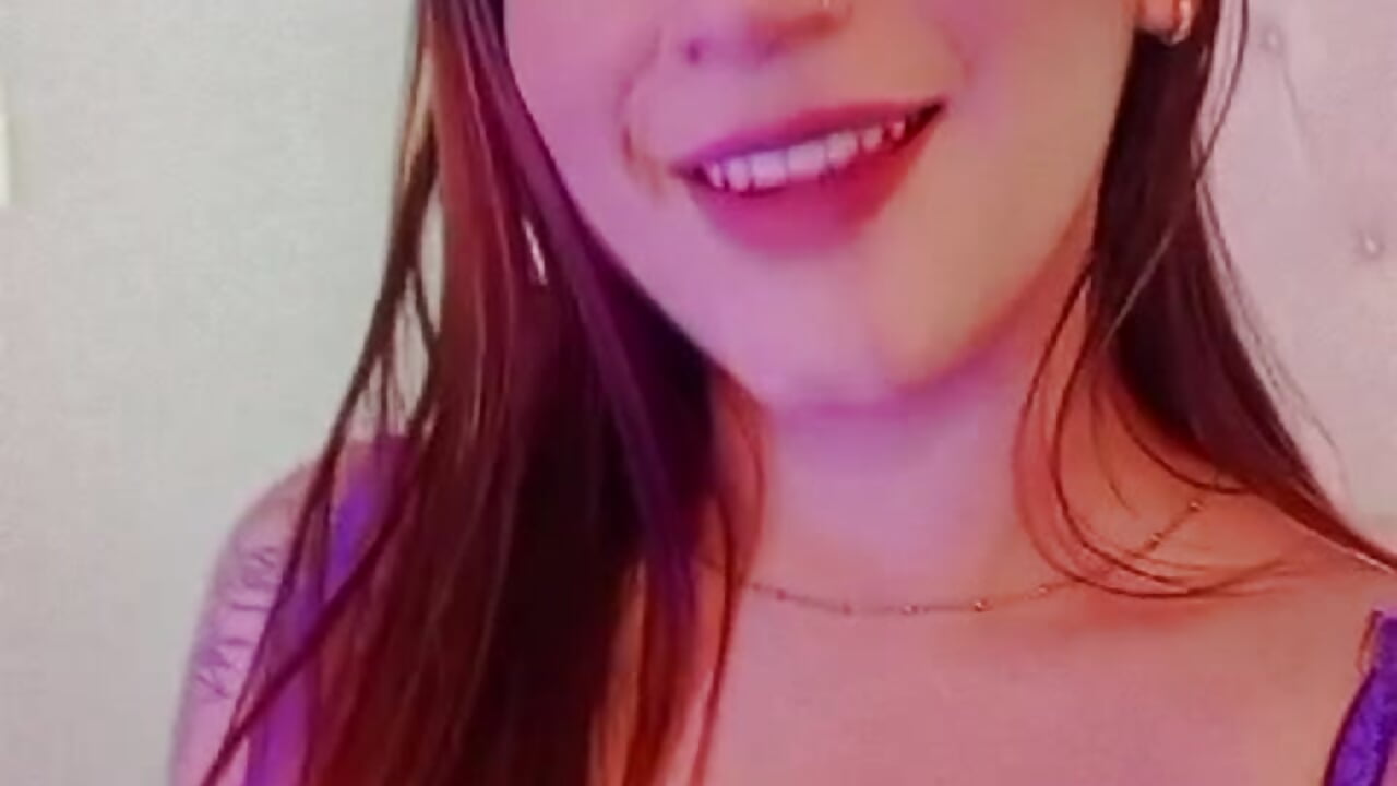 WhatsApp Video 2024-04-14 at 9,44,50 PM – video od webkamerové modelky Emily_robertss