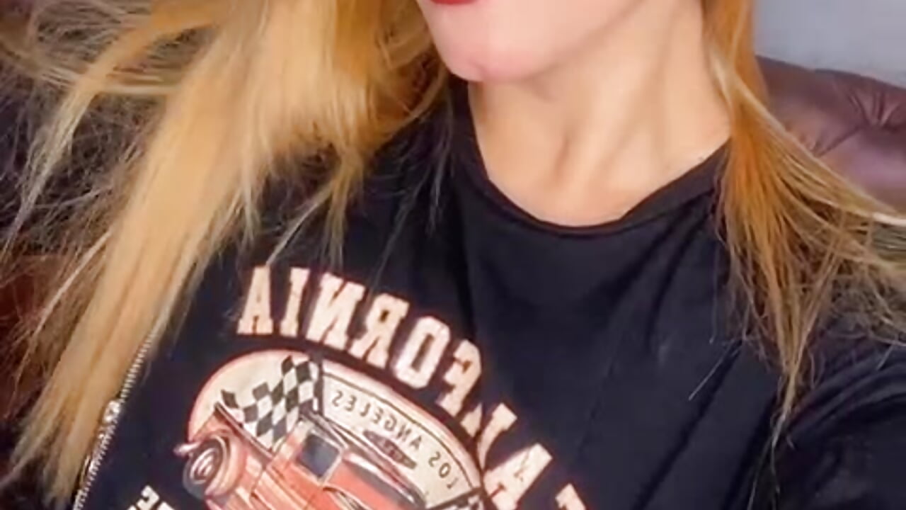 ONLINE – video od webkamerové modelky Emily_robertss