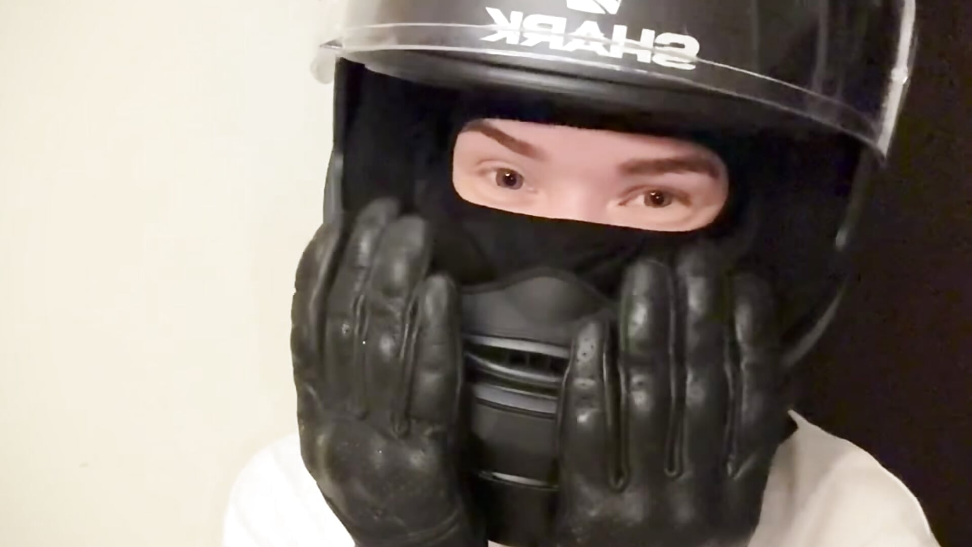 Got my first own helmet 🔥 There gonna be a lot of vids from my moto training 🎉 - video by Eva_Natsumi cam model