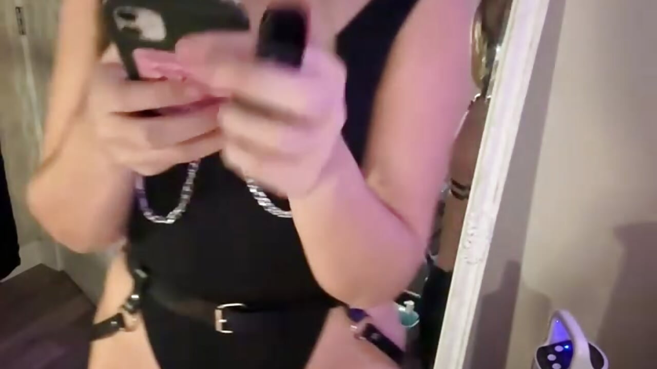 I love sending NUDES 😍 - video by sophielove888 cam model