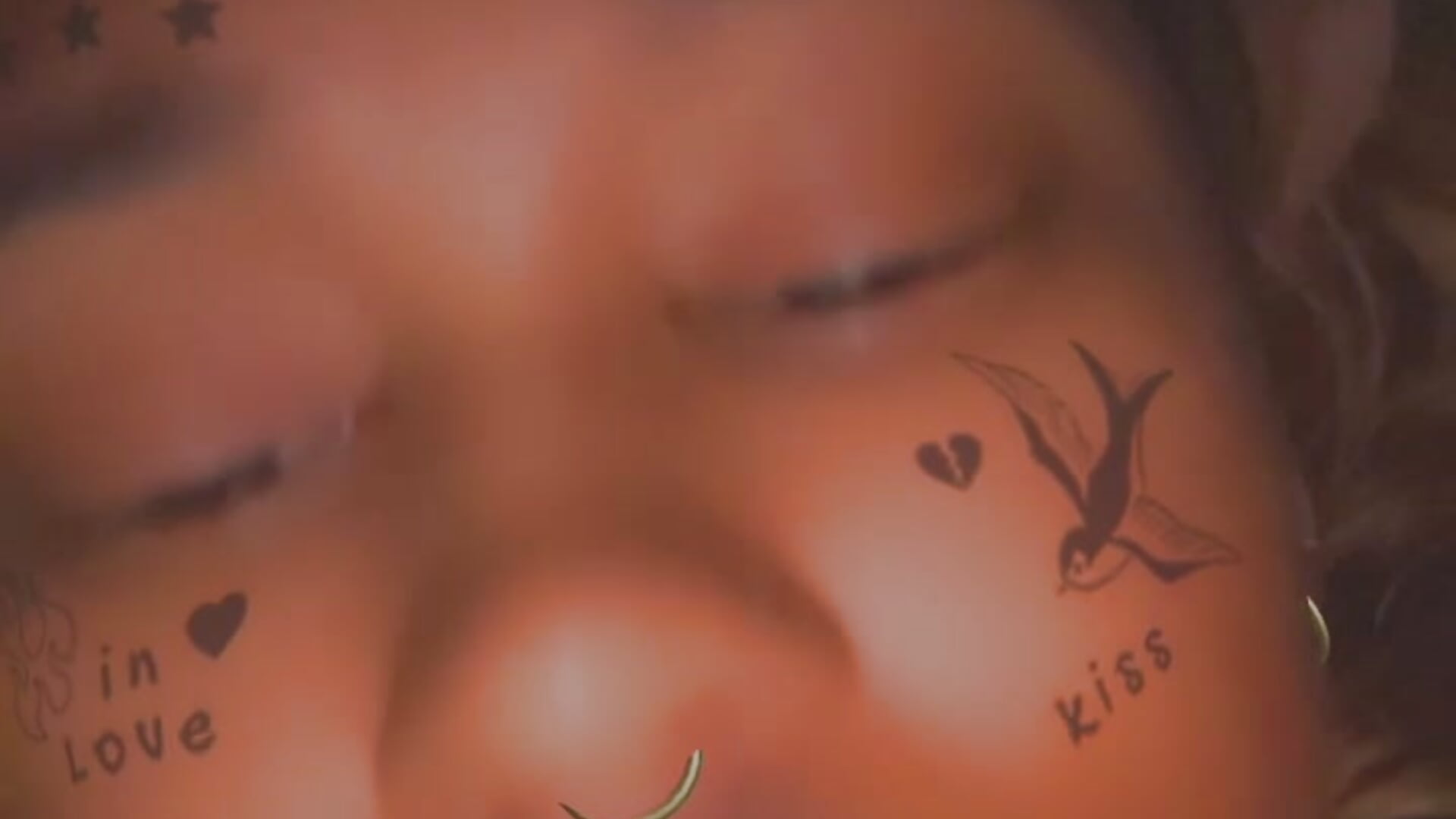 1A629376-314A-435B-ABC1-DF8BDA7D3553 - video av Sexy_ebony_BunNey cam model