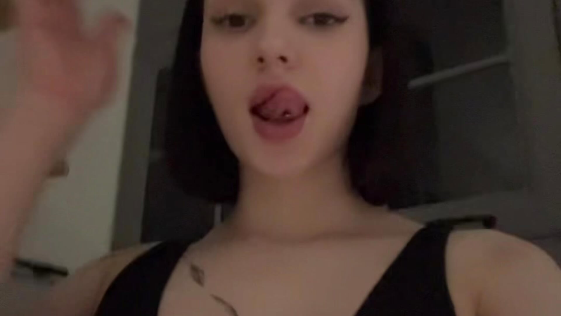 Hurry up to catch a naked photo - video by ammy_cummy cam model