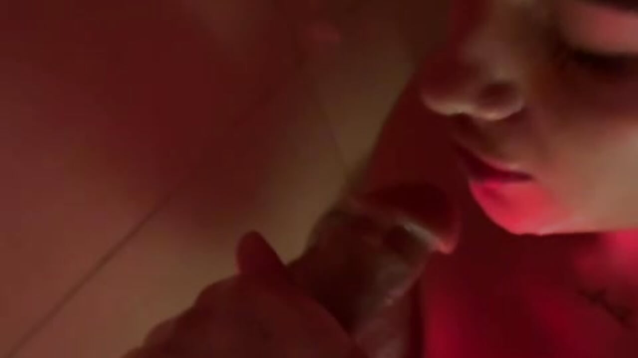 BlowJob In the Shower