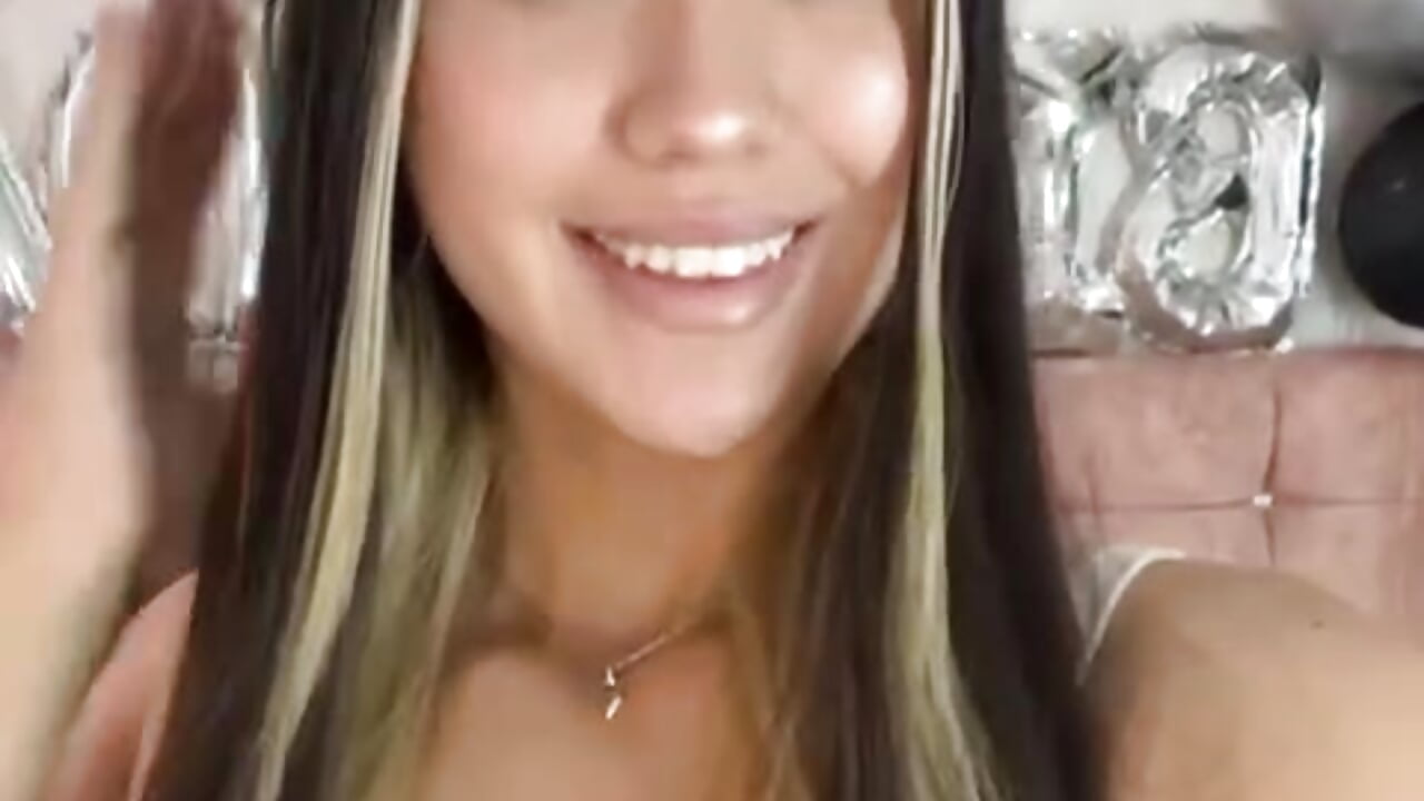 It's my birthday accompany me - βίντεο μοντέλου liaa_18