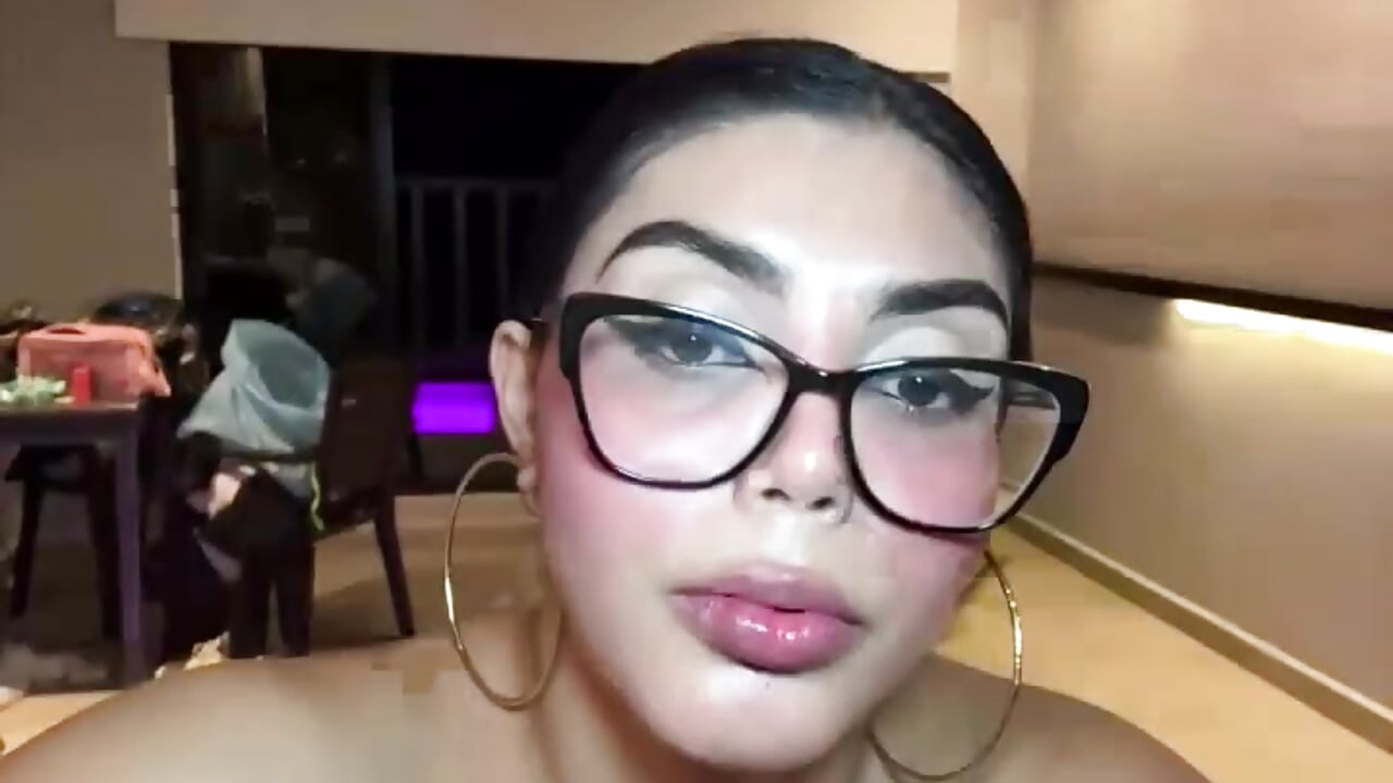 GREAT THREESOME WITH NEW COCK! (Extreme poses) - zui_lu adlı kamera modelinin videosu