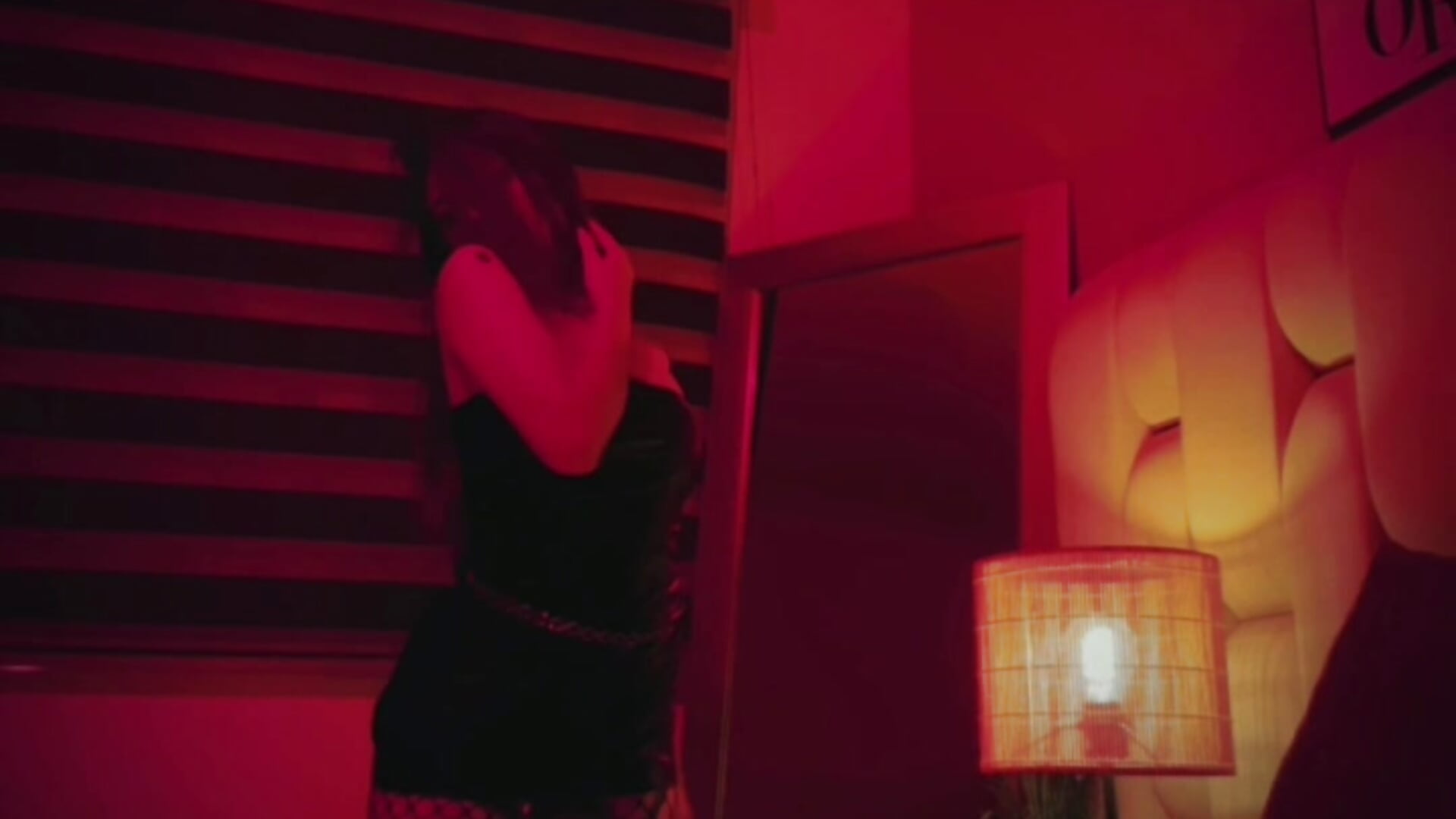 Red Room – video od webkamerové modelky SkinnyFoxy