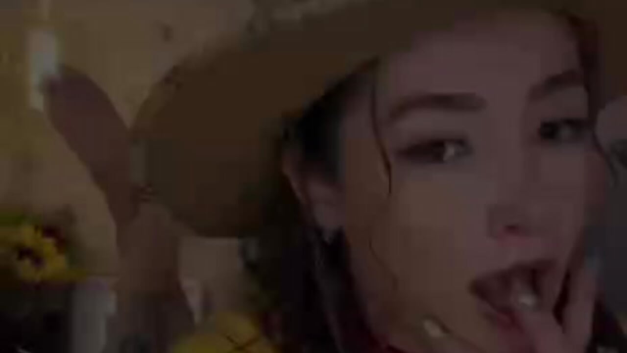 Happy Halloween!! Here's your sexy cowgirl... do you want me to ride you? - 視頻來源： oceane_becker