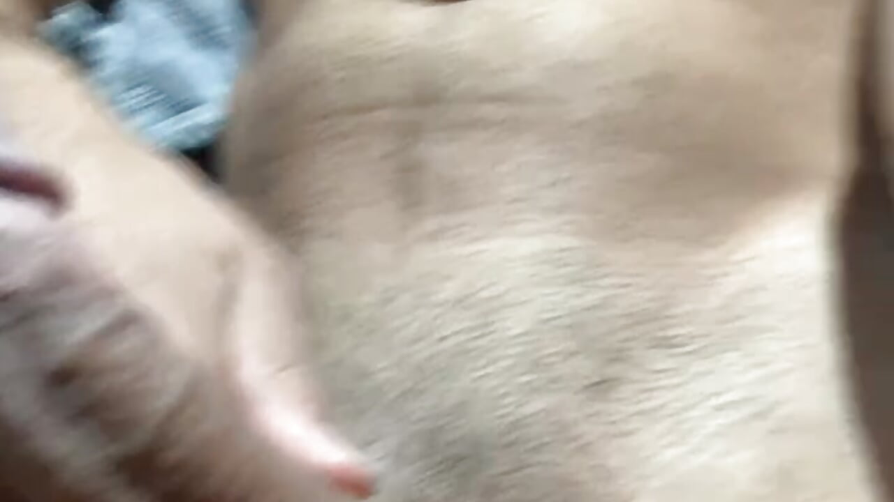 Eu masturbando na cama/ câmera bem pertinho do pal – video modela na kameri vinidiscreto