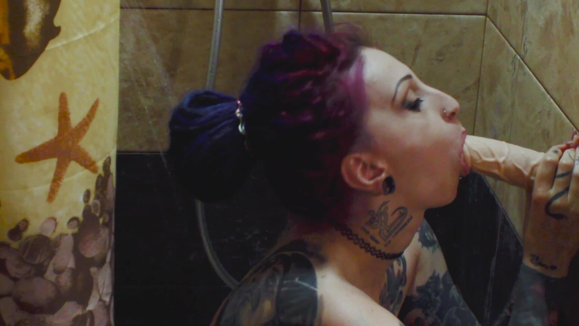 Hot dance, blowjob and squirt! - video by MartthaKatze cam model