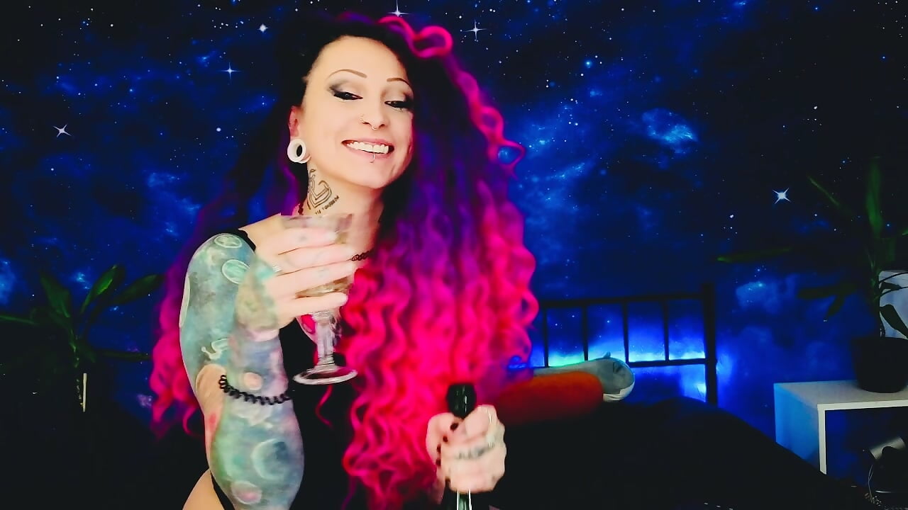 Meow birthday moment 🍾😸🤭 Thanks for staying with me! Wish if everyone had a good next year ! ❤️❤️ - video by MartthaKatze cam model