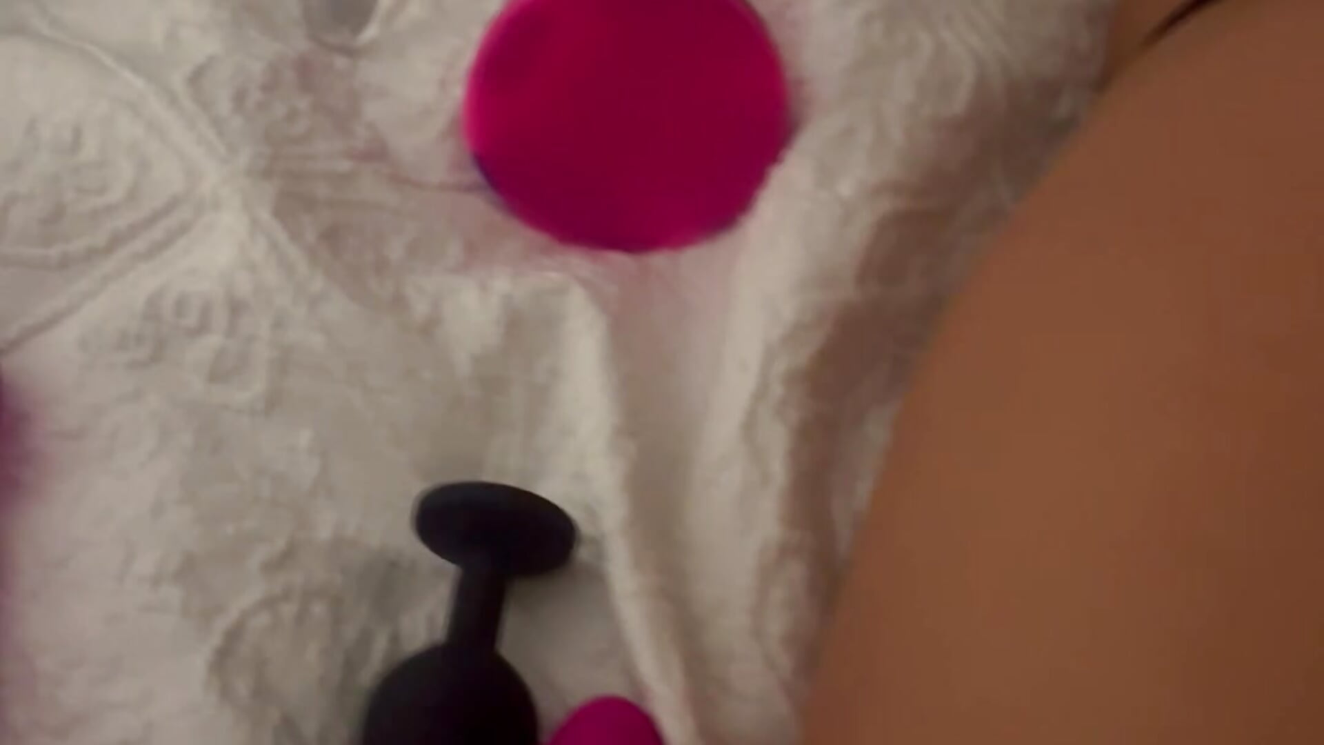 Choose your weapon - video by Rosalie_twinss cam model