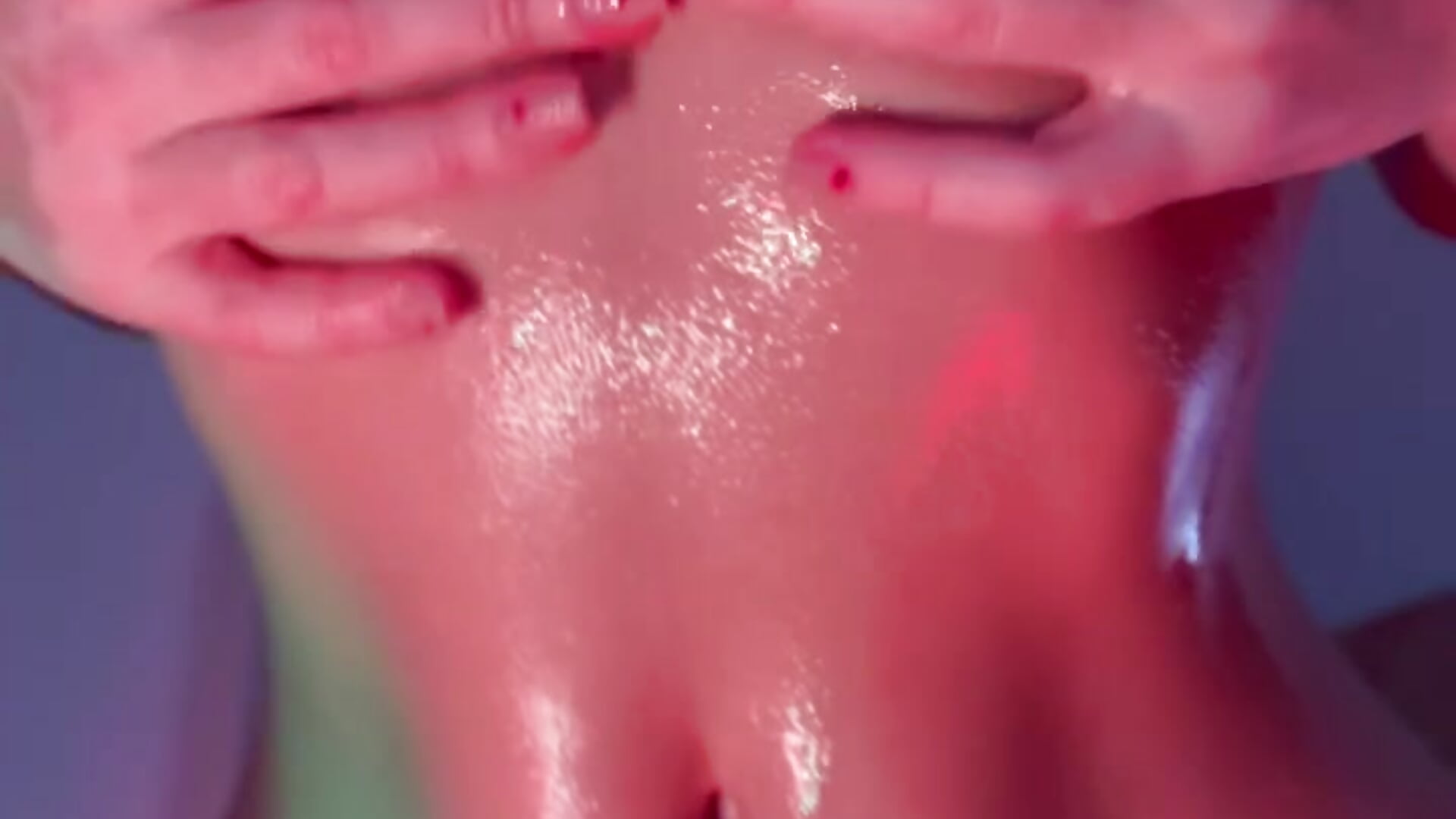 Your dream oiled up girl is waiting for you... - video by LeslieMines cam model