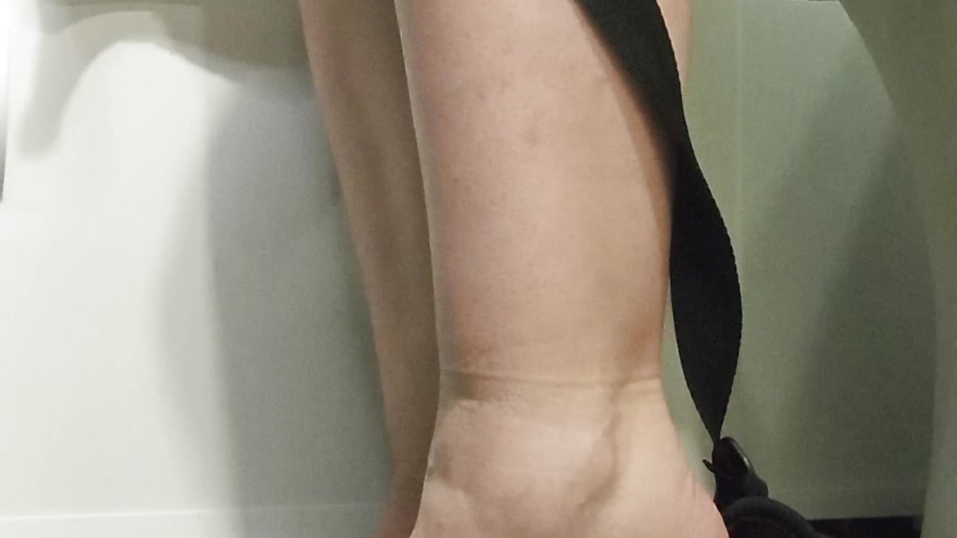 🤤footjob on the carpet + cum