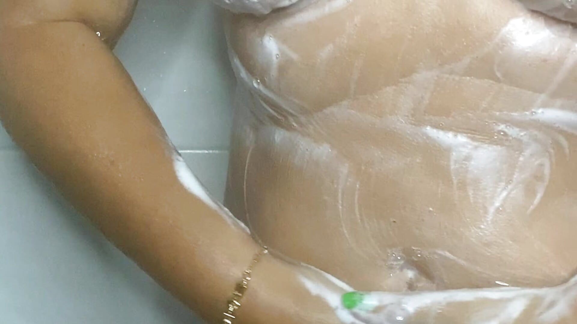 1 ère vidéo - vive la douche - clip cu Cassy06 model videochat