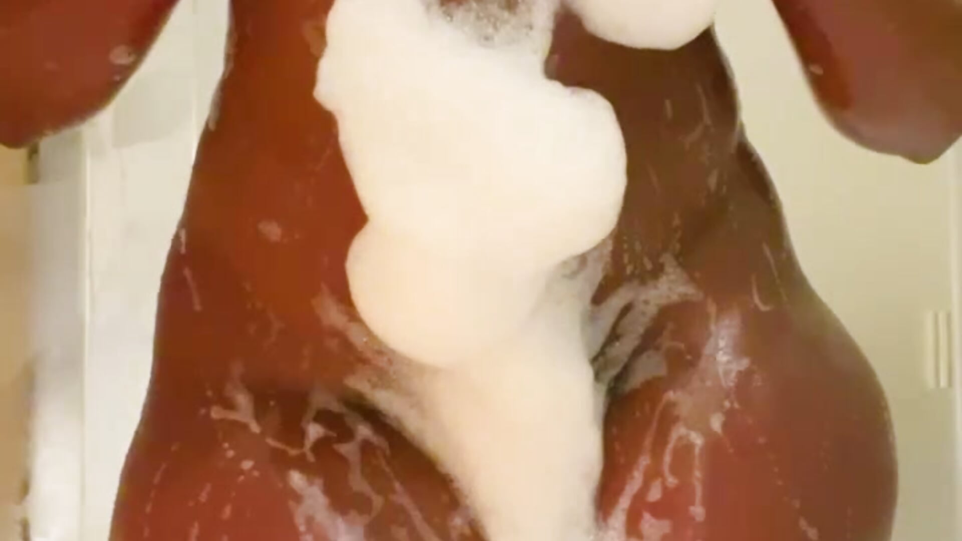 Shower hour tease 😈 – video od webkamerové modelky Bootylexy22