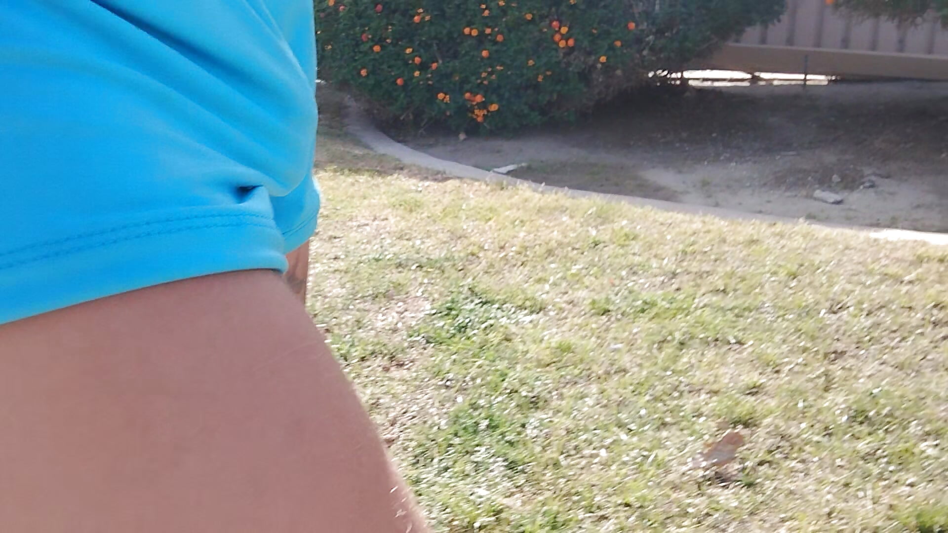 Obvious bulge outside, big dick, new thin shorts - vídeo de la modelo de cam klownman1