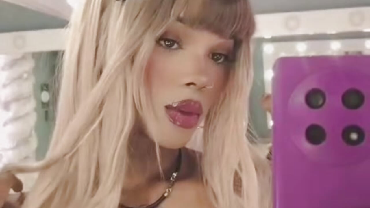 What do you feel when you look at me? 😈 - vídeo de NaomiSteward modelo de câmara