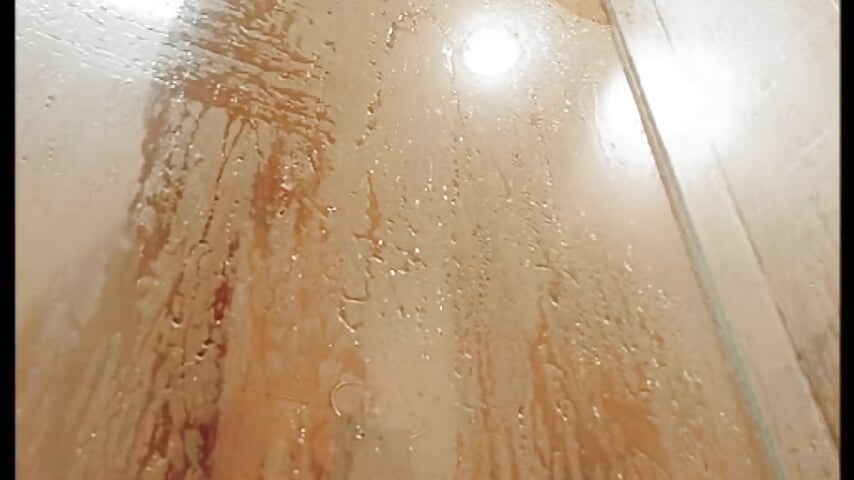 Let's take a shower together – video modela na kameri Roussmariehenao