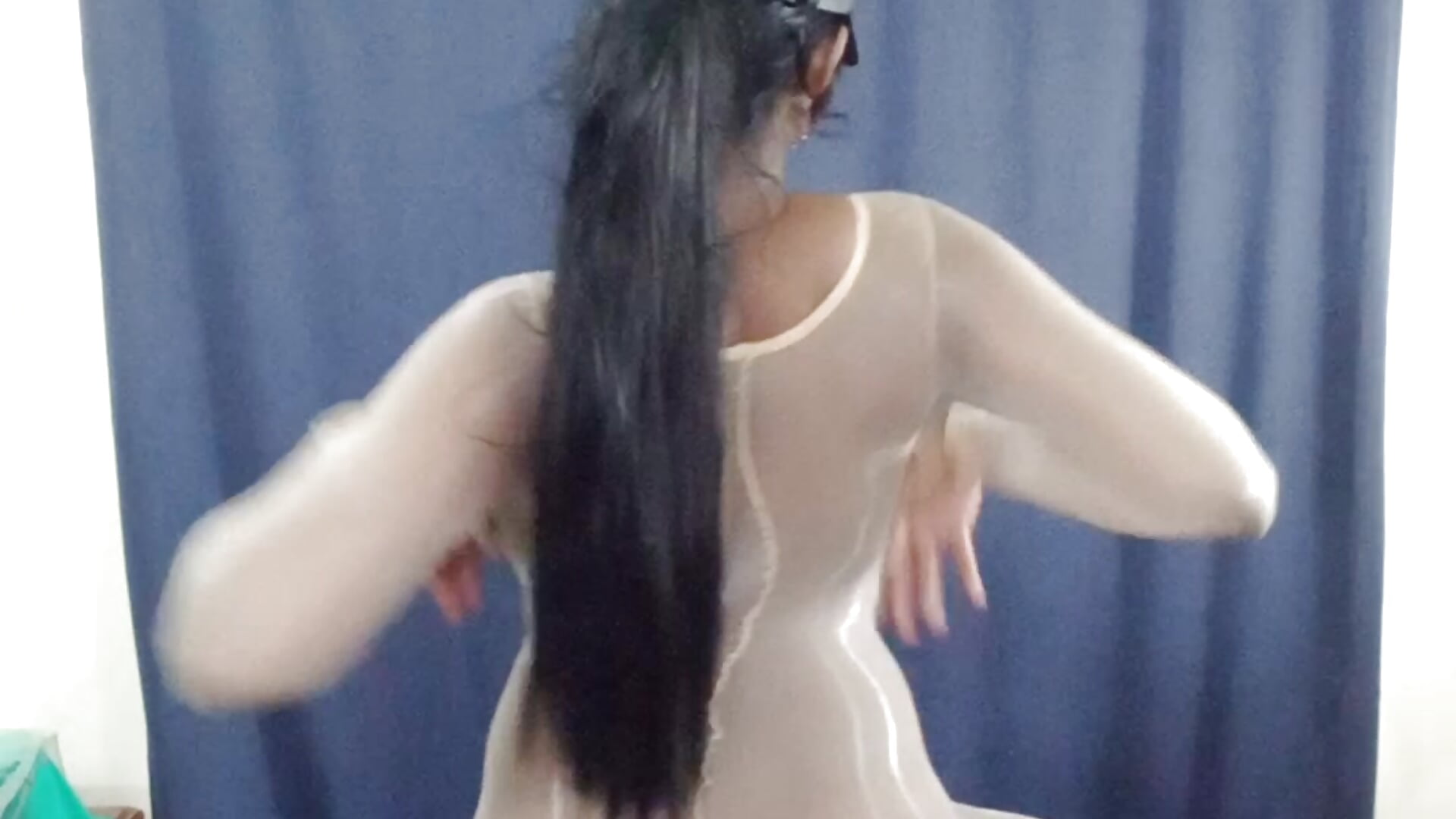 20241130_sexy dance in white body stocking all nude at end - video av Midnight_Blossom cam-modell