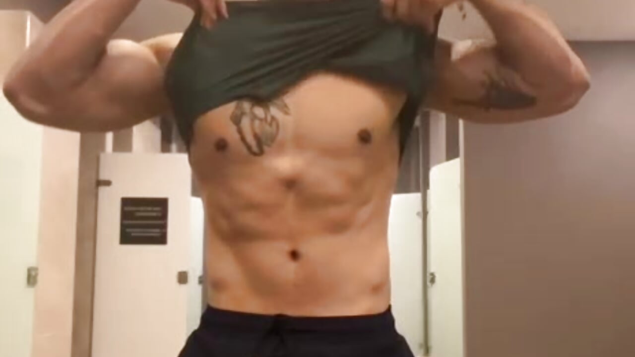 Flexing - video by tom_fox15