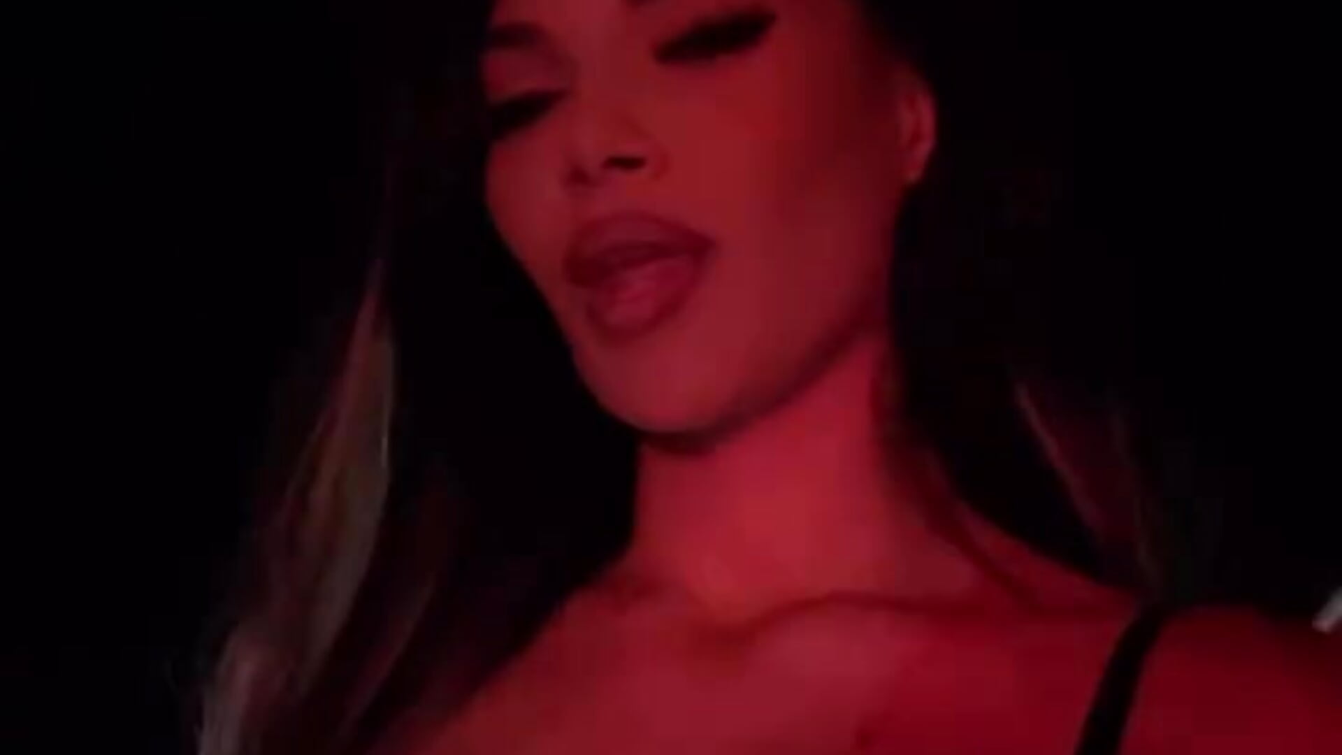 🔫🚬 - video by AmiraXendaya cam model