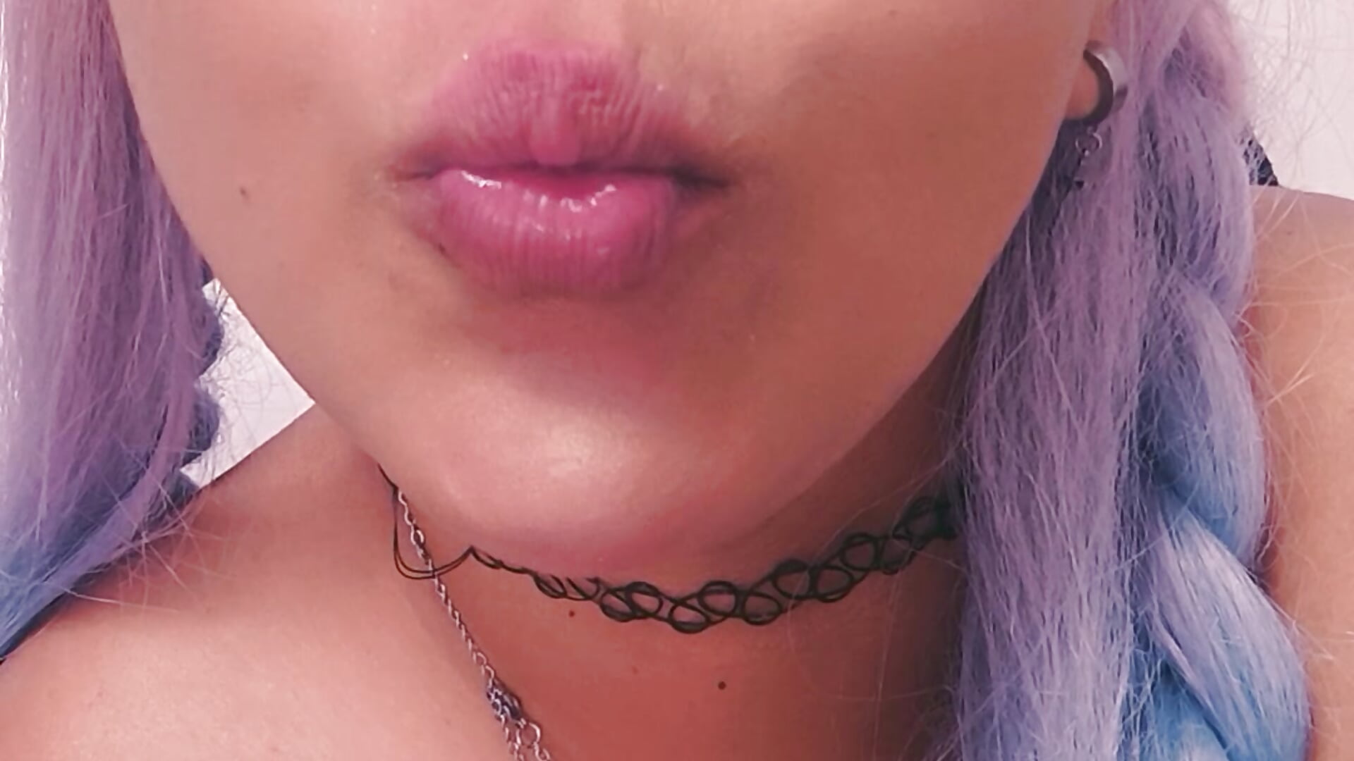 Kiss 😘 - video by Sub_Kitty69 cam model