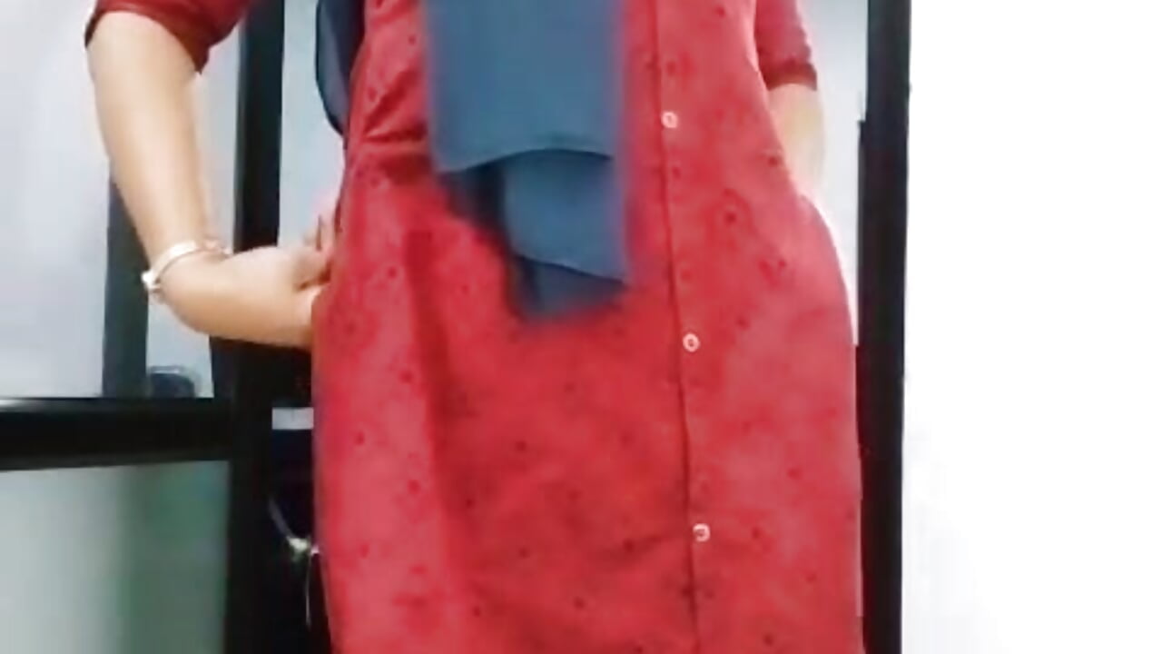 RIYA – видео вебкам-модели Riya_sexytrans