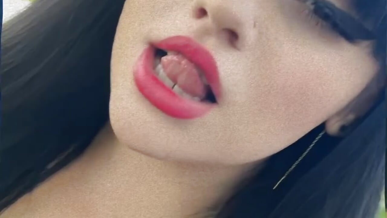 profile-intro-video-1762039044 - video by ReynaMuslim cam model