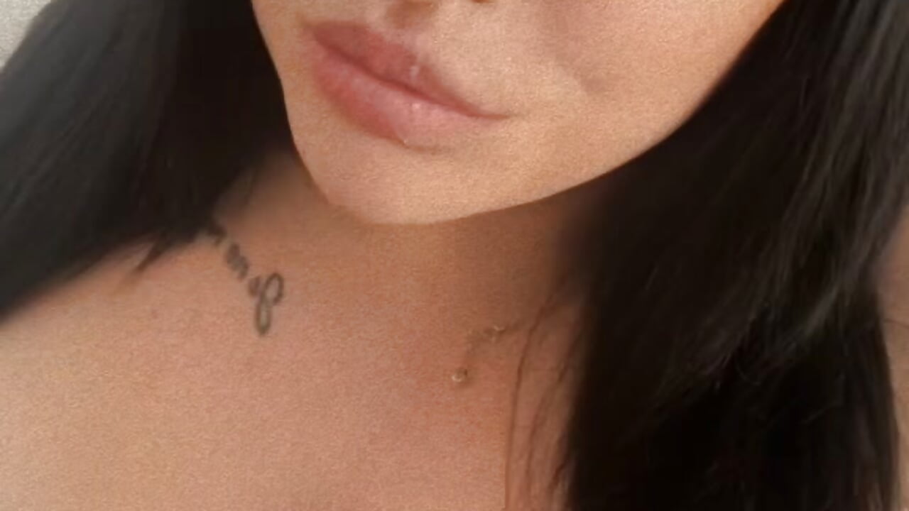 After shower❤️in my towel - video by ReynaMuslim cam model