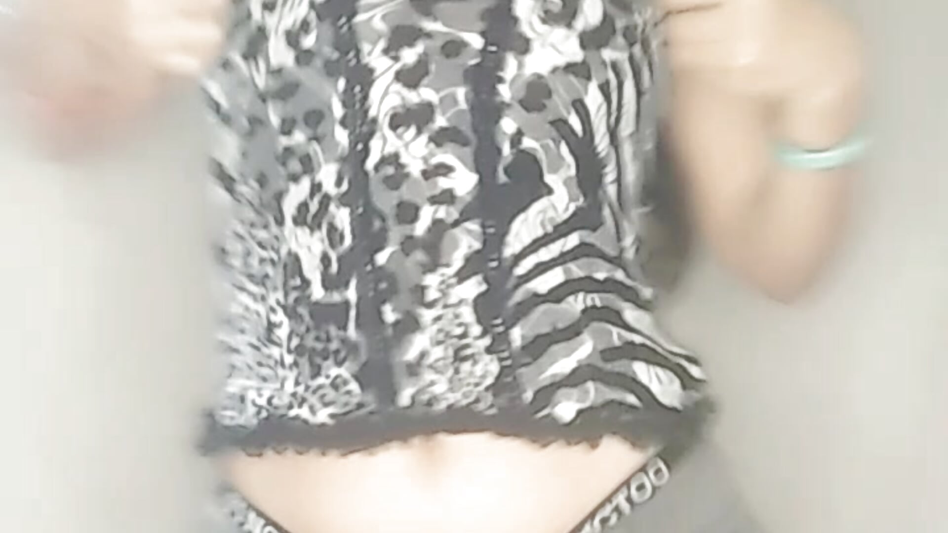 Dando la bienvenida - video by hotyesseoficial cam model