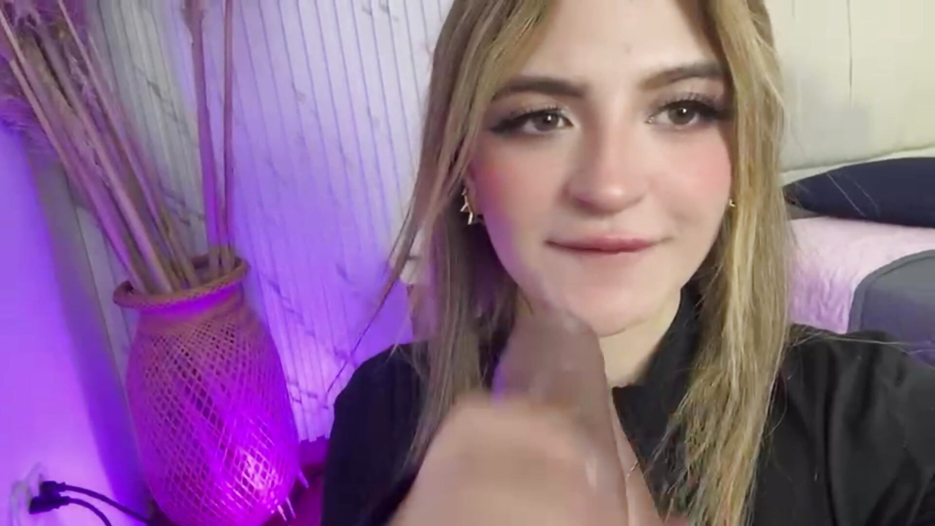 COME ENJOY MY SWEET MOUTH ON YOUR COCK - video by alice-millerr cam model