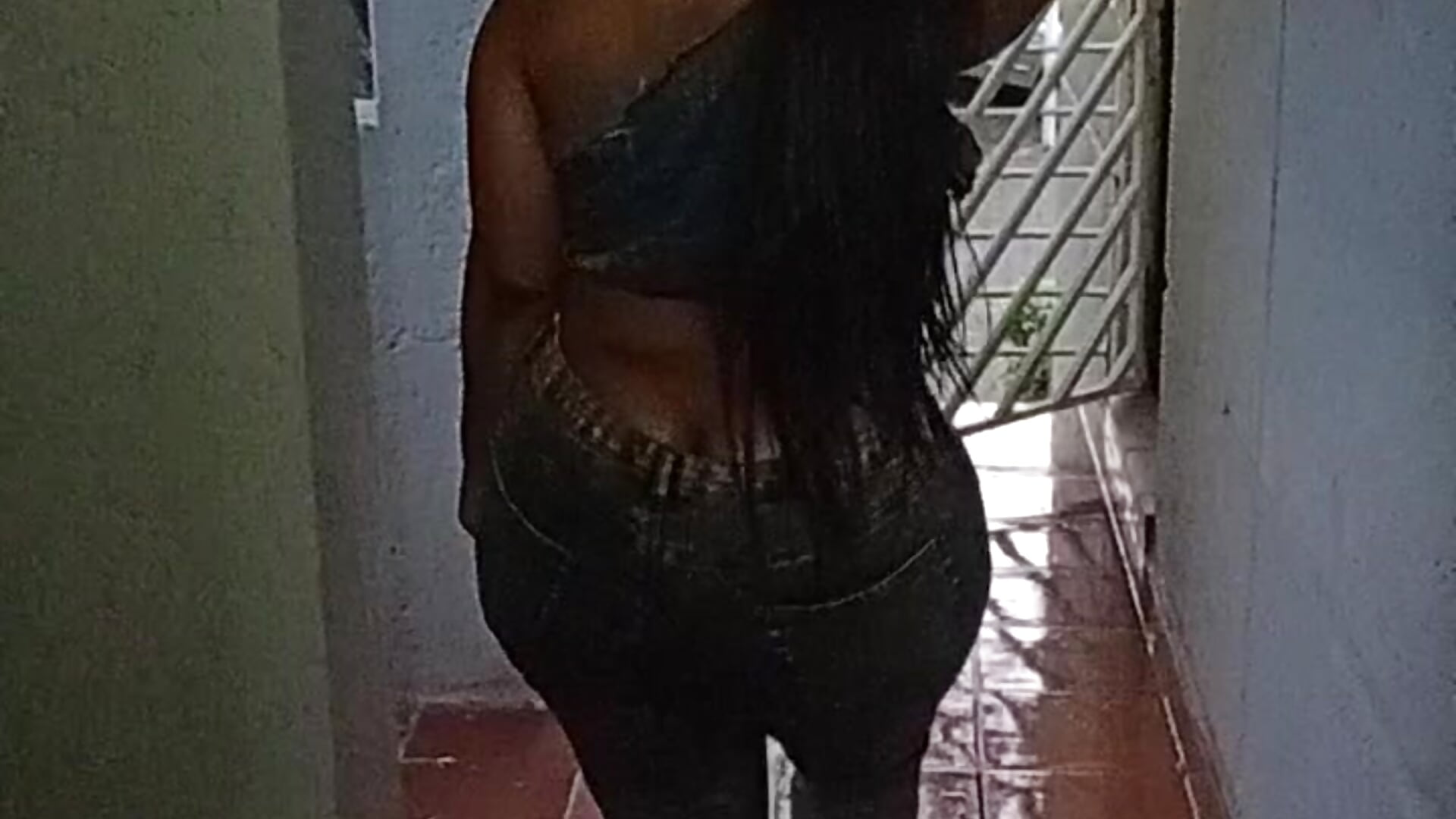 Jeans 👖 walkaway 😋 - video by GiantBootyMilf cam model