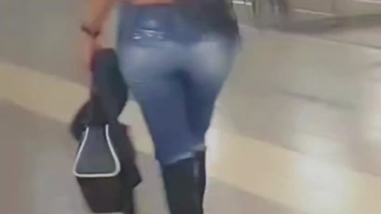 Pose... - vídeo de la modelo de cam allison_doll1