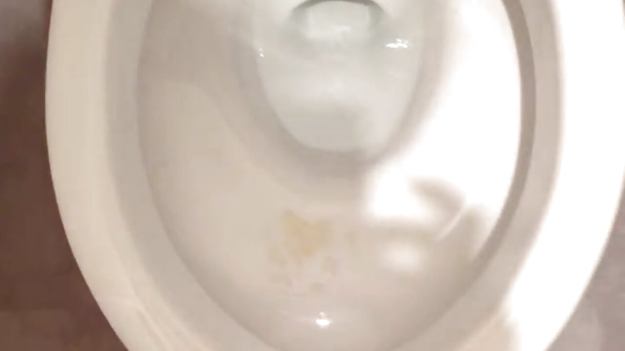 会社のトイレで射精した時の動画♥️便器にたっぷり濃い精子出した後でもう１回射精してます♥️ - video van RYOTA8888888888 cam-model