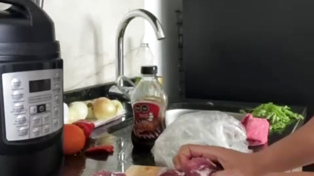 cook some burritos with me, sígueme en tiktok Revy_ - video od modelky/modela revy_blacck