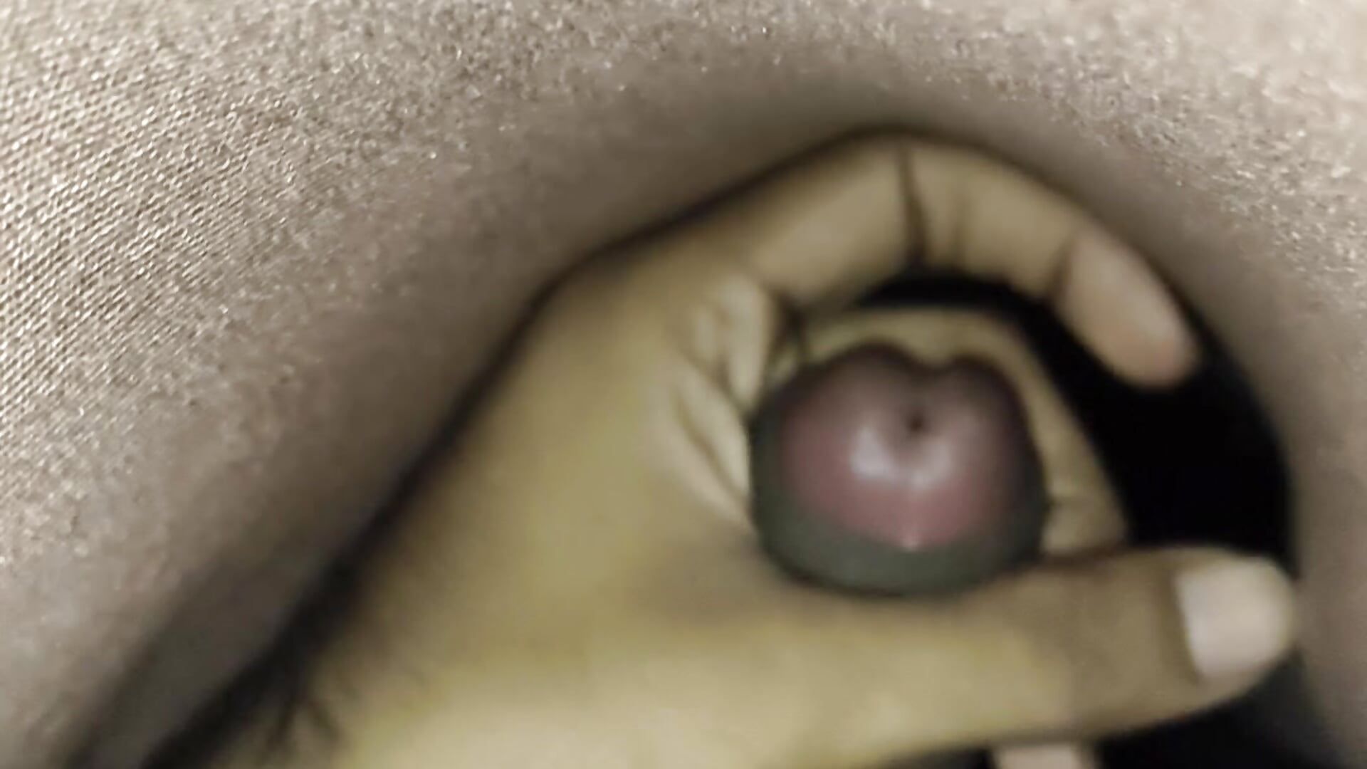 Masterbating my Dick while sleeping, whenever I'm alone i definitely do this. Follow for more. - video av Teluguboy001@xh