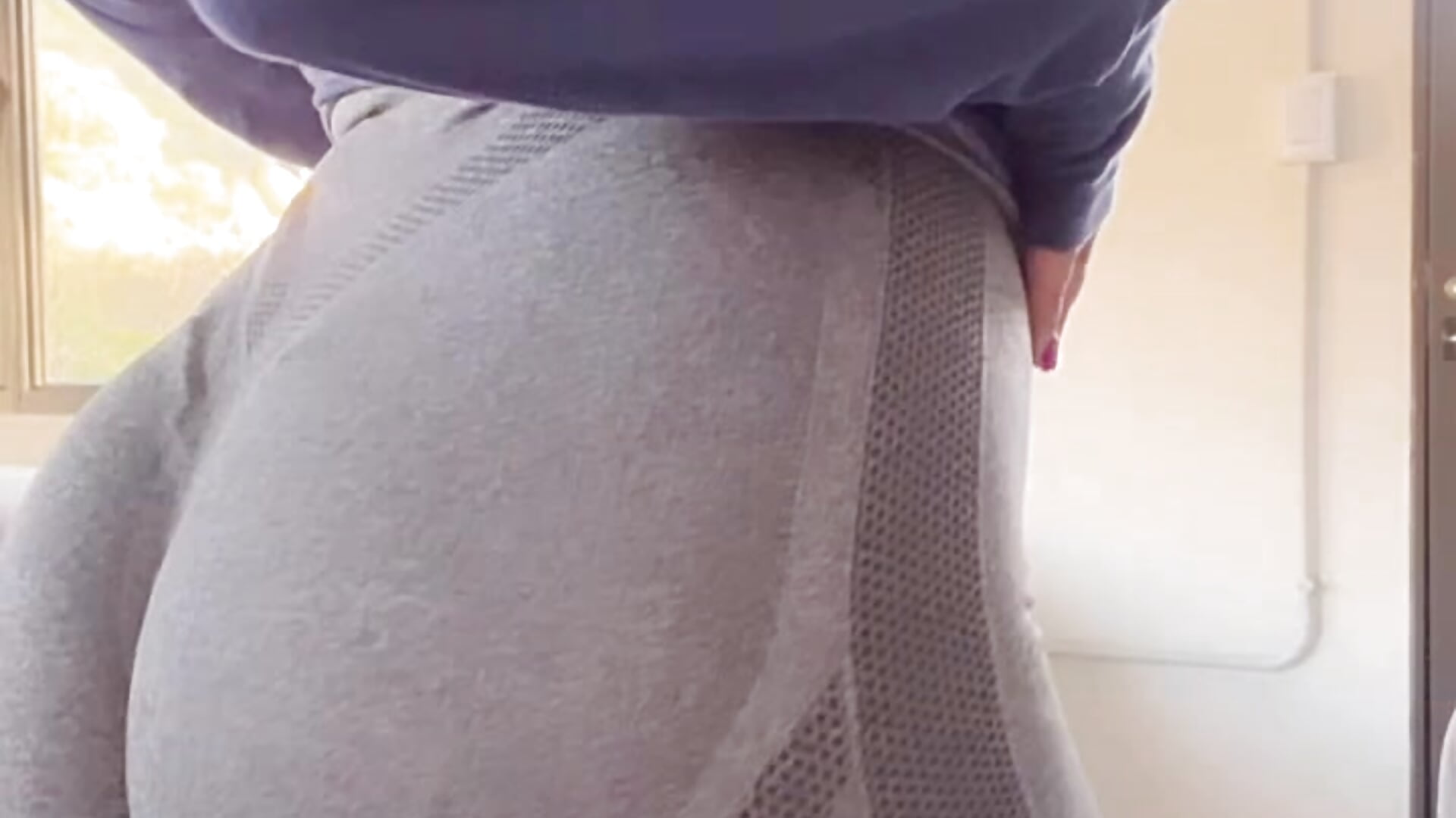 videos de mi oufit antes de salir a hacer gimnasia, se ve mi cola en tanga - izanmiller2001主播的视频