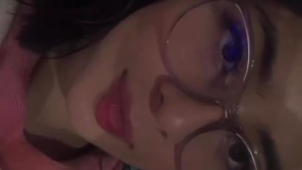 vic glasees :3 - video của người mẫu cam Vic_beckeer