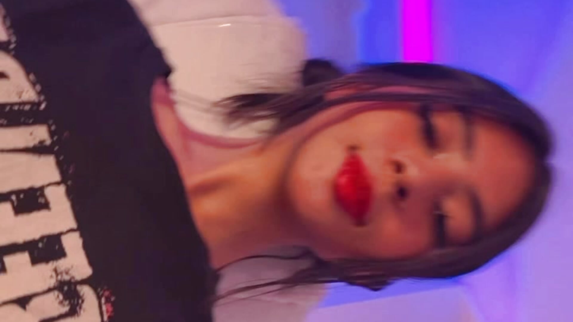 Shirt - video của người mẫu cam Vic_beckeer