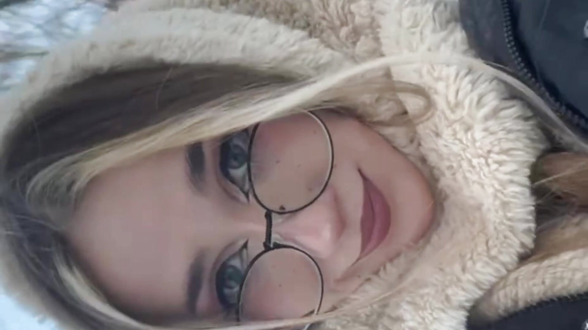 ^^ - video by VikiSea cam model